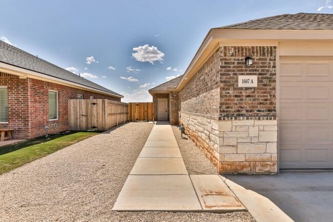 1607 Avenue O in Shallowater, TX - Building Photo - Building Photo