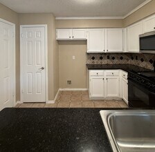 18 N Drifting Leaf Ct in Spring, TX - Building Photo - Building Photo