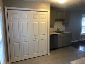 527 Charles St in Throop, PA - Building Photo - Building Photo