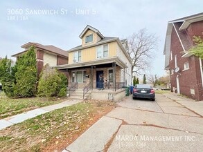 3060 Sandwich St. in Windsor, ON - Building Photo - Building Photo