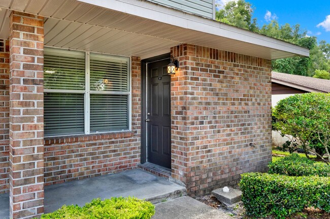 902 Smith St in Orange City, FL - Building Photo - Building Photo