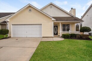 743 Patriot's Point St in Locust Grove, GA - Building Photo