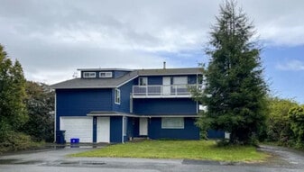 445 Pine St in Brookings, OR - Building Photo