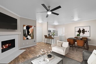Cortland Village Apartment Homes in Hillsboro, OR - Foto de edificio - Building Photo