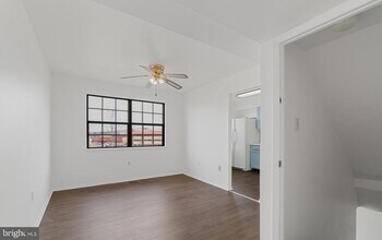 21 Holland Hill Ct in Catonsville, MD - Building Photo - Building Photo