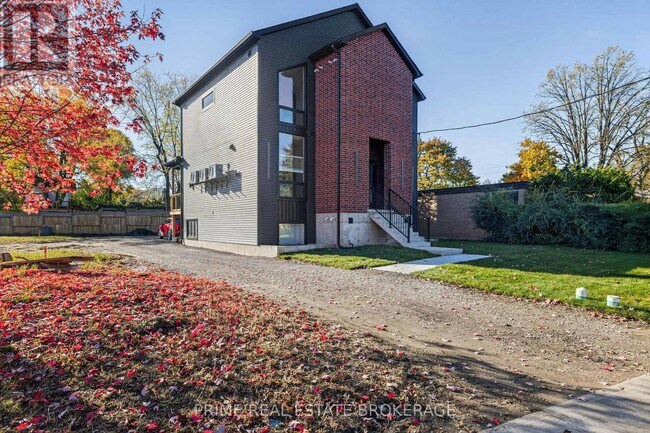 417 Base Line Rd E in London, ON - Building Photo - Building Photo