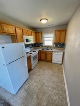8220 Oak Dr in De Soto, KS - Foto de edificio - Building Photo