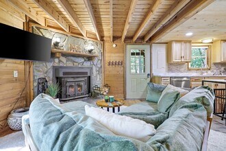 166 Nantahala Pass Rd in Blue Ridge, GA - Foto de edificio - Building Photo