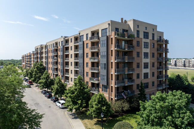 Cardinal Square - Building C in Mundelein, IL - Foto de edificio - Building Photo