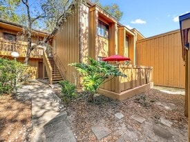 233 Crown Oaks Way in Longwood, FL - Building Photo