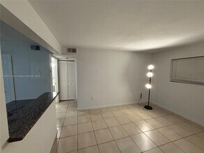 350 Palm Cir W in Pembroke Pines, FL - Building Photo - Building Photo