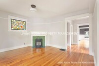 1804 NE Halsey St in Portland, OR - Foto de edificio - Building Photo