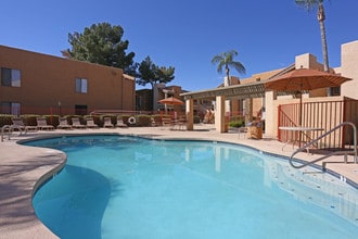 Lucera Apartments Homes in Mesa, AZ - Foto de edificio - Building Photo