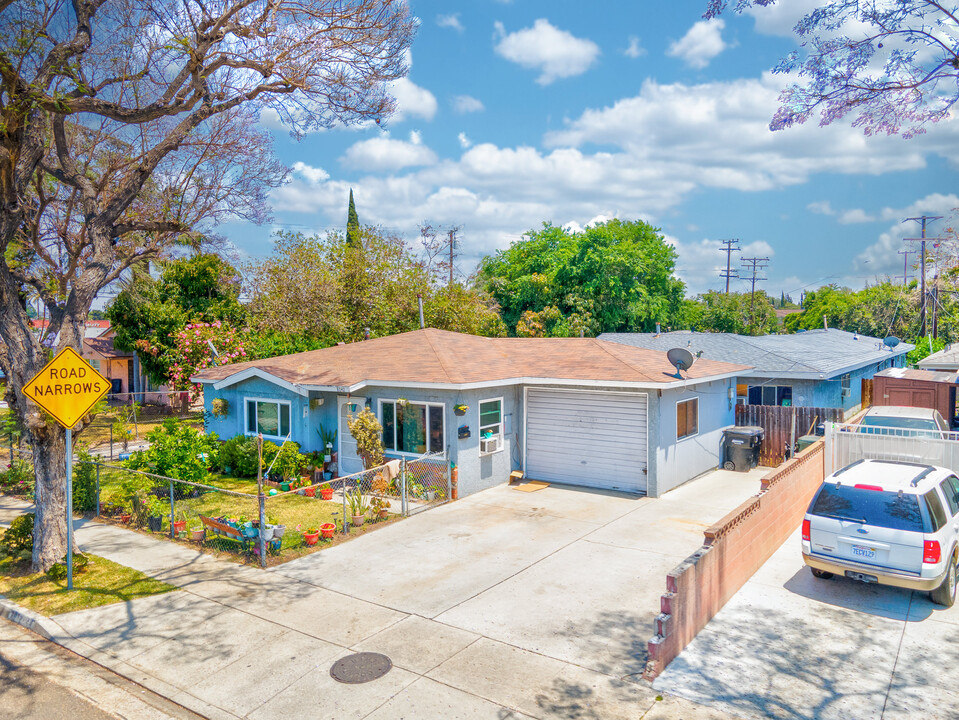 8042 Jaboneria Rd in Bell Gardens, CA - Building Photo