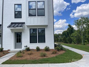 5005 Layman Dr in Charlotte, NC - Building Photo - Building Photo