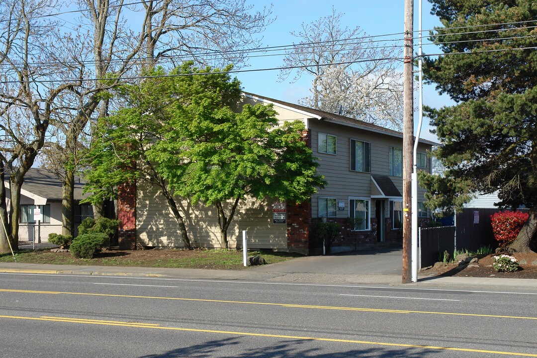 Central Plaza Apartments in Portland, OR - Building Photo