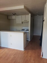 10220 Tujunga Canyon Blvd, Unit 305 in Los Angeles, CA - Building Photo - Building Photo