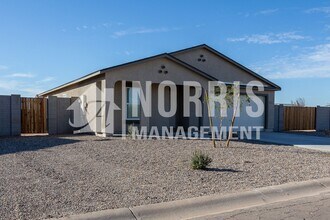 15510 S Bentley Dr in Arizona City, AZ - Building Photo - Building Photo