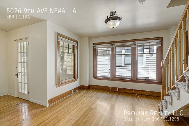 5026 9th Ave NE in Seattle, WA - Building Photo - Building Photo