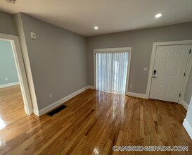 372 Oxford St, Unit 2 in Cambridge, MA - Foto de edificio - Building Photo