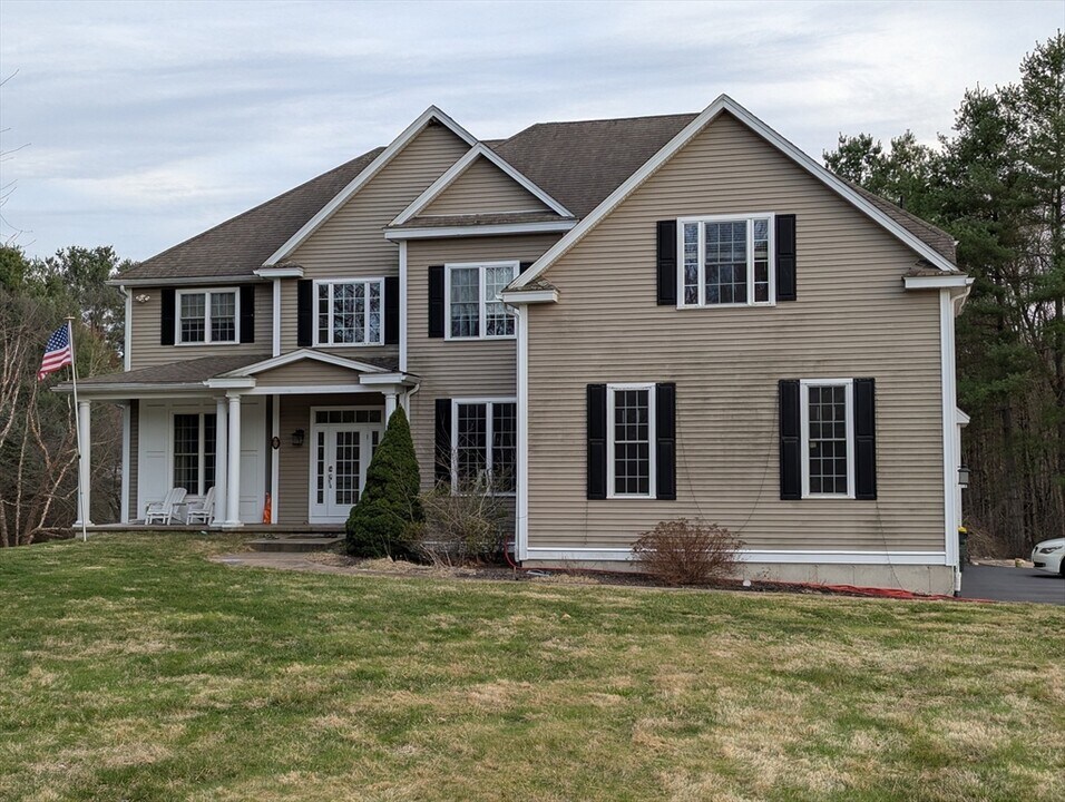 19 Plain St in Franklin, MA - Building Photo