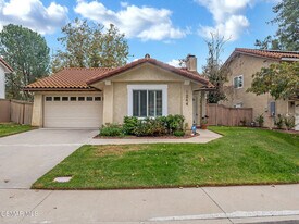 1244 Heatherview Dr in Oak Park, CA - Building Photo