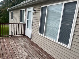 5531 Andrews Dr, Unit apt3 in Roscoe, IL - Building Photo