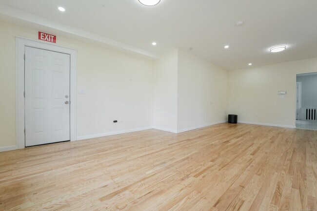 21 Lake St in Waterbury, CT - Building Photo - Building Photo