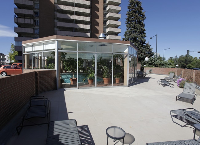 Liongate Apartments in Denver, CO - Foto de edificio - Building Photo