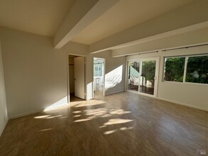 320 Vía Casitas in Kentfield, CA - Building Photo - Building Photo