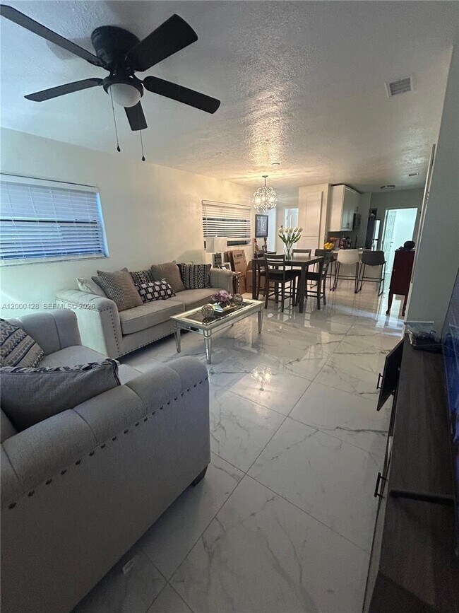 400 NW 60th Way in Hollywood, FL - Building Photo - Building Photo