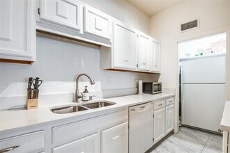 4845 Swiss Ave in Dallas, TX - Building Photo - Building Photo