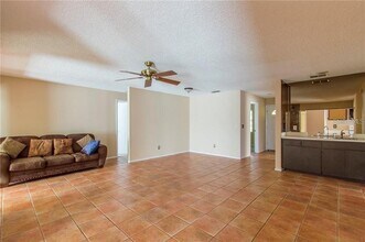 1021 Breeze Dr in Largo, FL - Building Photo - Building Photo