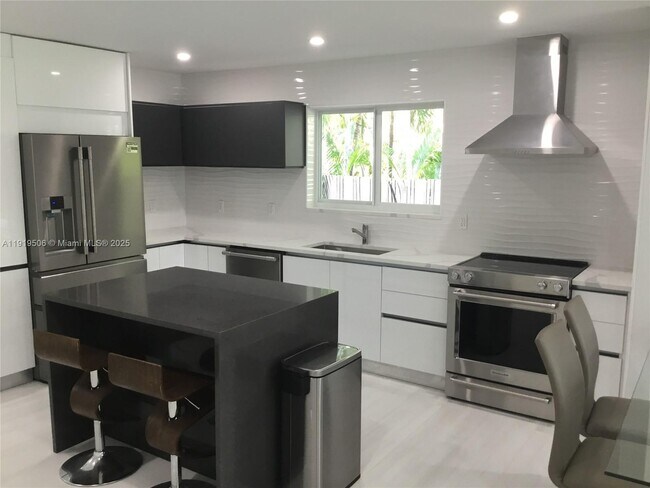 1546 Van Buren St in Hollywood, FL - Building Photo - Building Photo