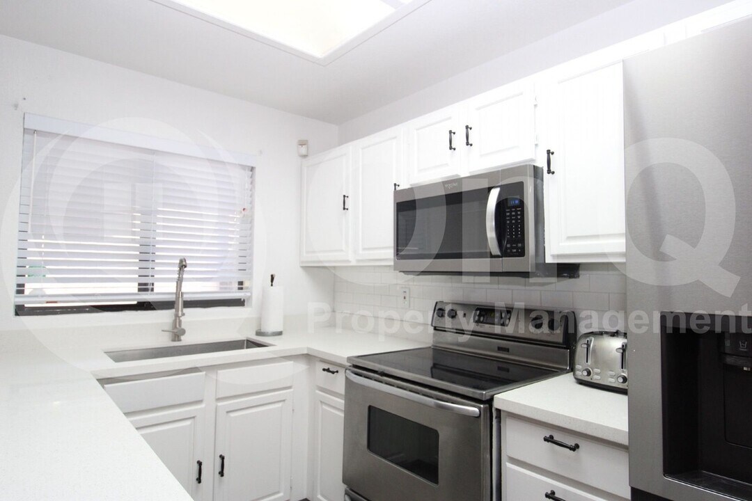 170 E Guadalupe Rd in Gilbert, AZ - Building Photo