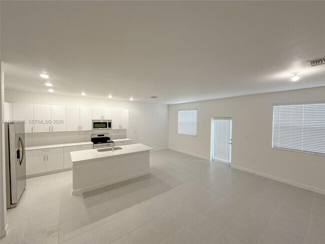 14804 SW 162nd St in Miami, FL - Building Photo - Building Photo