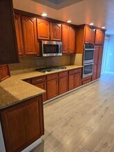 718 NE 106th Pl in Portland, OR - Building Photo - Building Photo