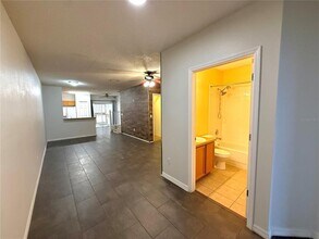 6339 Osprey Lake Cir in Riverview, FL - Building Photo - Building Photo