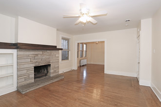 1460 Shady Ave in Pittsburgh, PA - Building Photo - Interior Photo