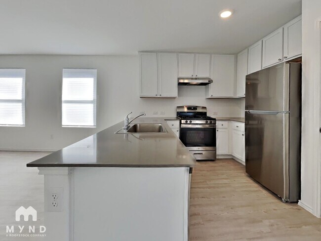 9807 Butte Crk in San Antonio, TX - Building Photo - Building Photo