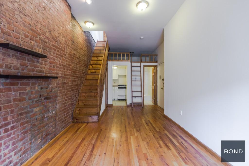 59 W 73rd St in New York, NY - Building Photo