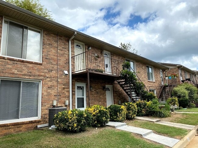 2014 Hobbs Rd SE in Huntsville, AL - Building Photo - Building Photo