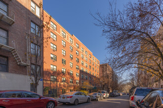 17 West 102Nd Street in New York, NY - Building Photo - Building Photo