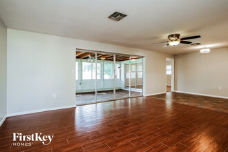 1320 SE 44th St in Cape Coral, FL - Building Photo - Building Photo