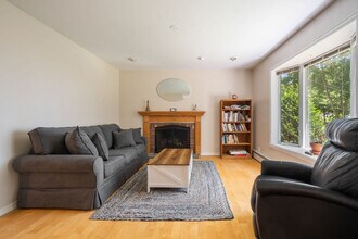 28 Shoals View Dr in Rye, NH - Building Photo - Building Photo