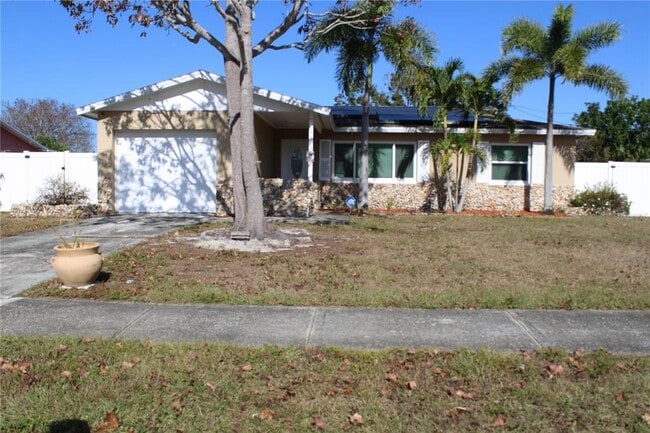 8593 Lantana Dr in Seminole, FL - Building Photo - Building Photo