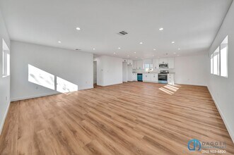 11845 Hamlin St in Los Angeles, CA - Foto de edificio - Building Photo