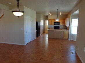13674 Spring Azure Way W in Riverton, UT - Building Photo - Building Photo