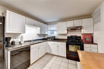 6490 Tuggle Dr in Buford, GA - Foto de edificio - Building Photo