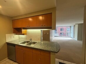 199 Drake St in Vancouver, BC - Building Photo - Building Photo